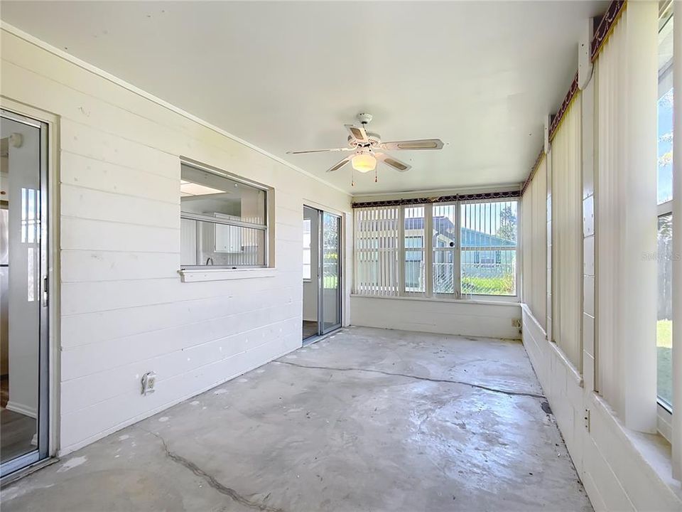 Active With Contract: $209,900 (2 beds, 2 baths, 985 Square Feet)