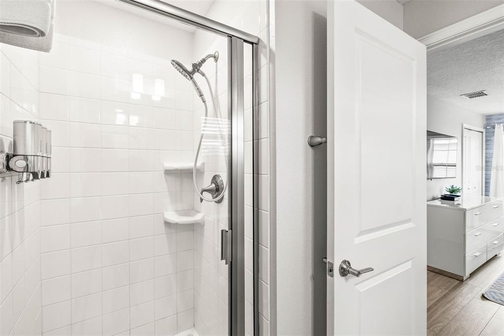 For Sale: $580,000 (5 beds, 4 baths, 2168 Square Feet)