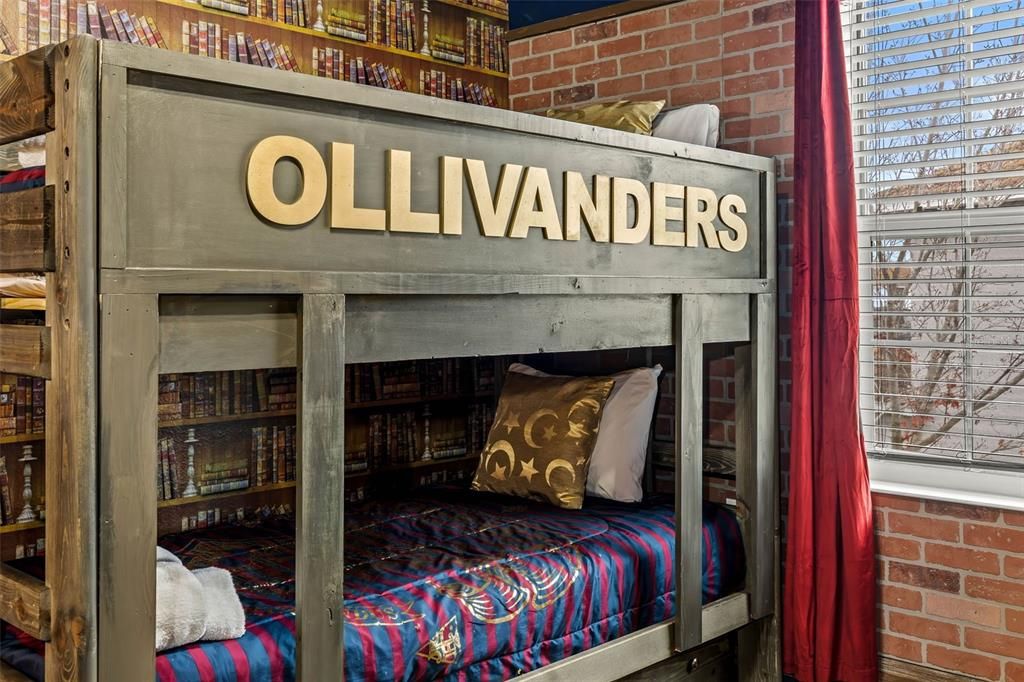 For Sale: $580,000 (5 beds, 4 baths, 2168 Square Feet)