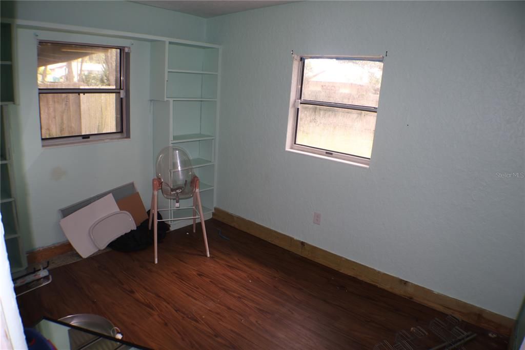 合同活跃: $199,000 (3 贝兹, 2 浴室, 1200 平方英尺)