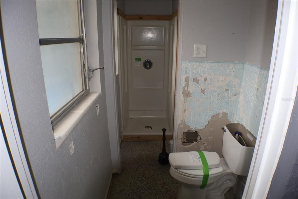 合同活跃: $199,000 (3 贝兹, 2 浴室, 1200 平方英尺)