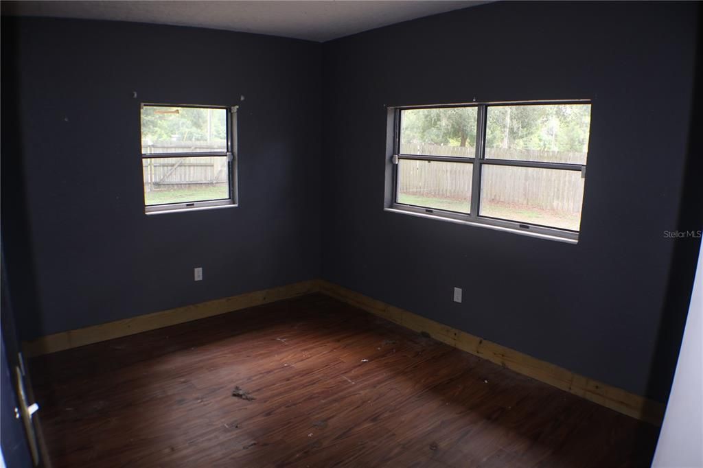 合同活跃: $199,000 (3 贝兹, 2 浴室, 1200 平方英尺)