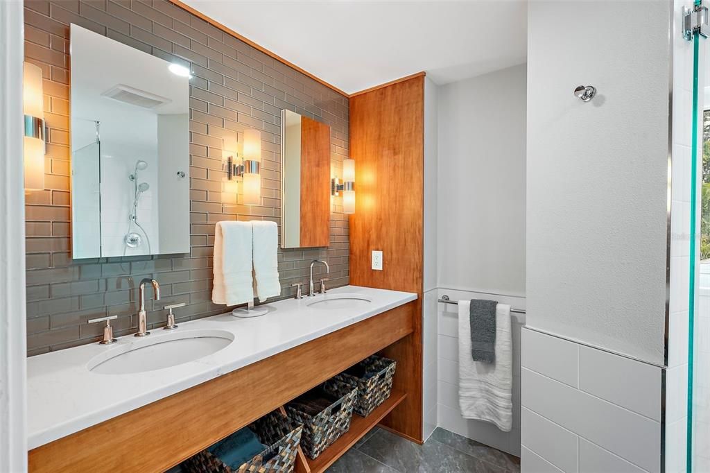 En Venta: $1,250,000 (4 camas, 4 baños, 3836 Pies cuadrados)