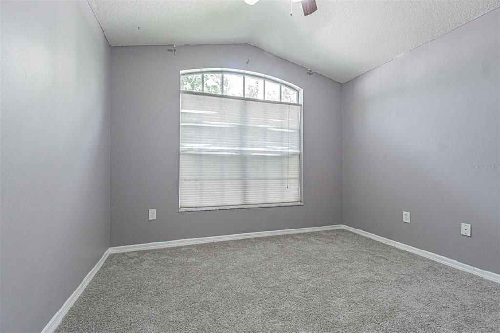 Под контрактом: $365,000 (4 спален, 2 ванн, 2034 Квадратных фут)