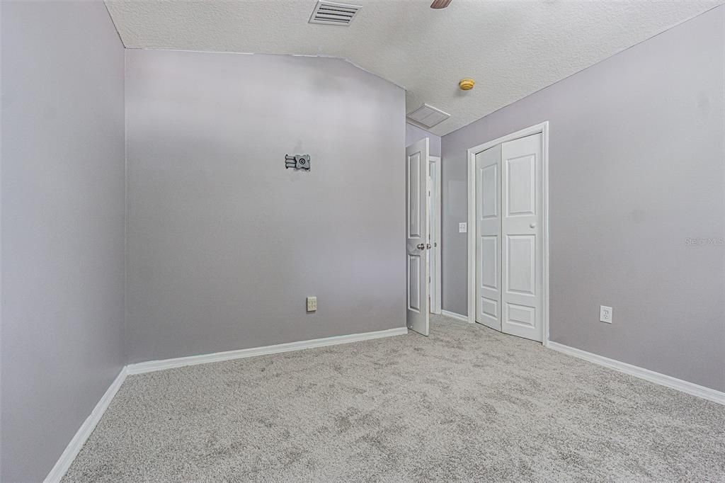 Под контрактом: $365,000 (4 спален, 2 ванн, 2034 Квадратных фут)