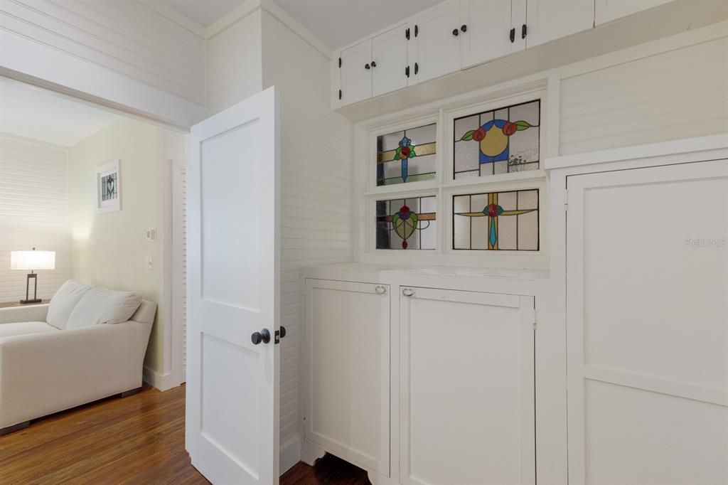 待售: $990,000 (2 贝兹, 1 浴室, 674 平方英尺)