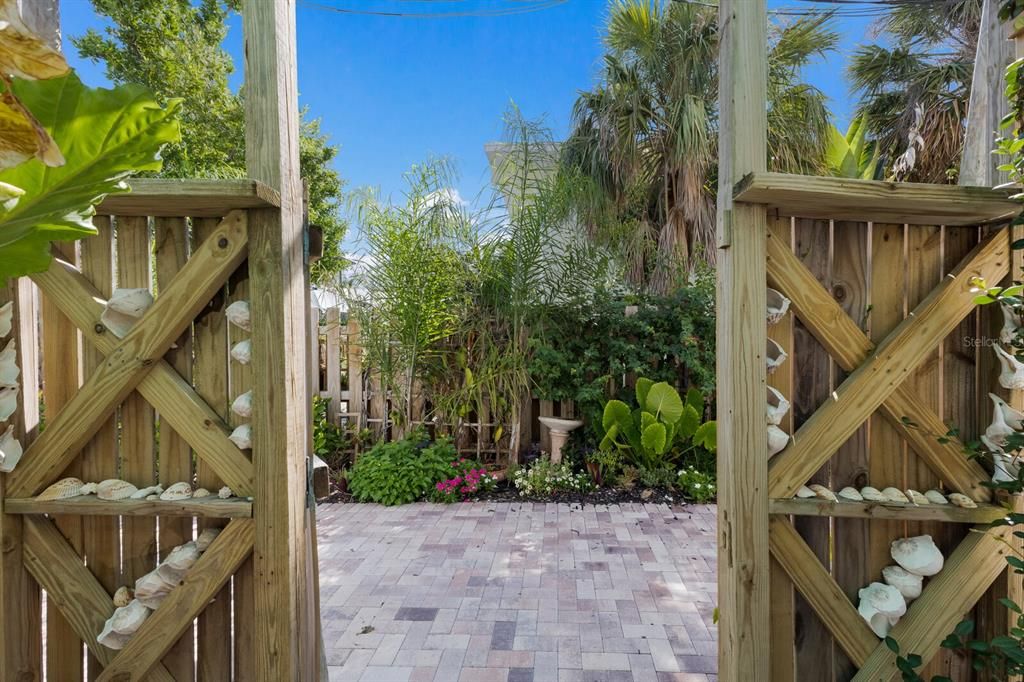 待售: $990,000 (2 贝兹, 1 浴室, 674 平方英尺)