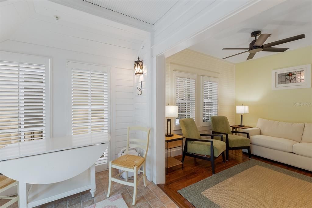 待售: $990,000 (2 贝兹, 1 浴室, 674 平方英尺)