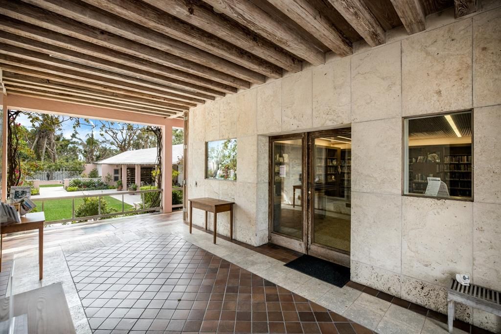 For Sale: $890,000 (2 beds, 1 baths, 674 Square Feet)