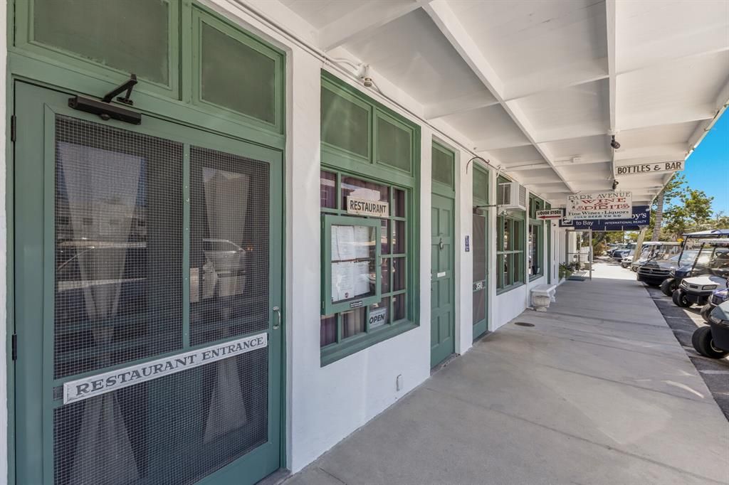 待售: $990,000 (2 贝兹, 1 浴室, 674 平方英尺)