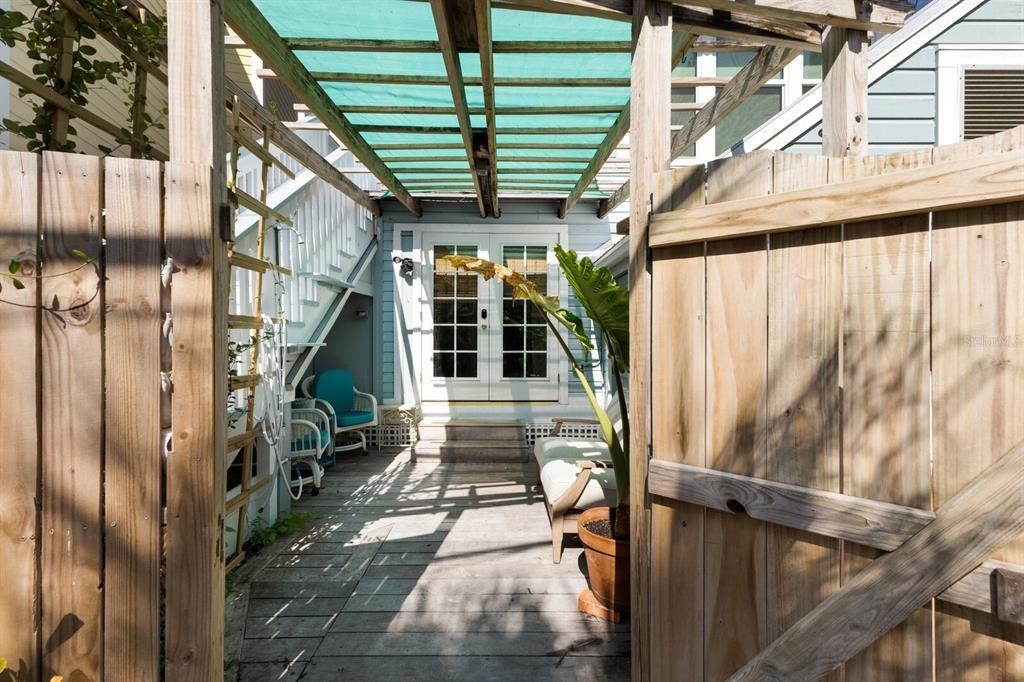 待售: $990,000 (2 贝兹, 1 浴室, 674 平方英尺)