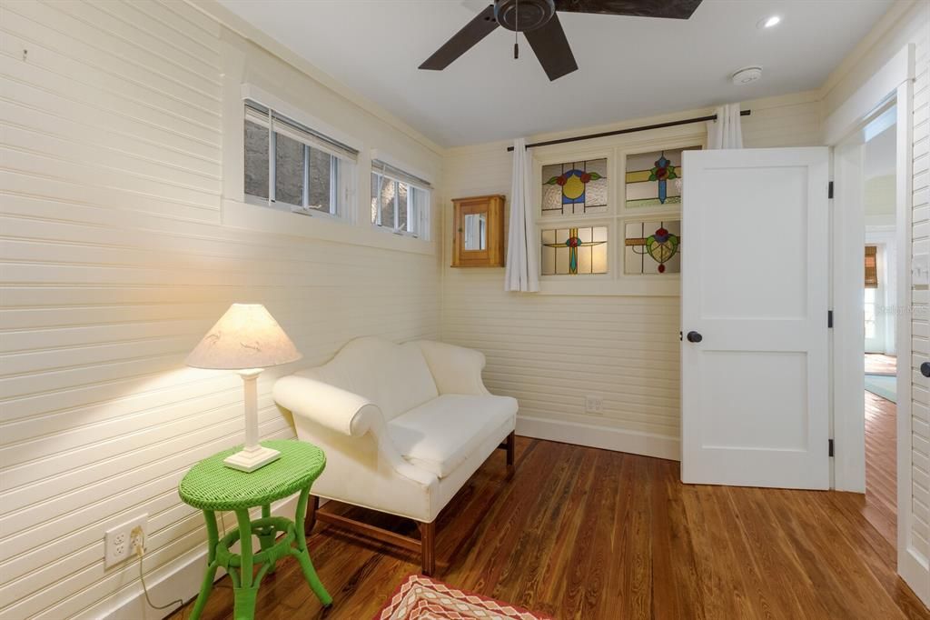 待售: $990,000 (2 贝兹, 1 浴室, 674 平方英尺)