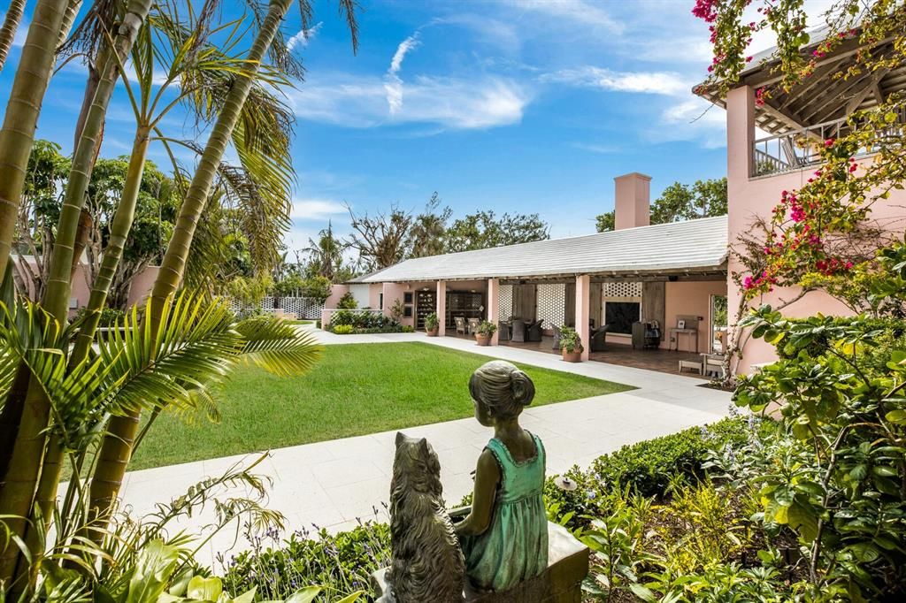 For Sale: $890,000 (2 beds, 1 baths, 674 Square Feet)