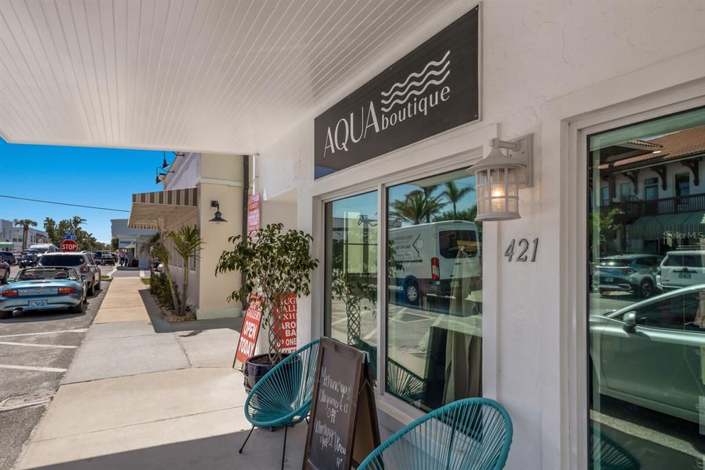 待售: $990,000 (2 贝兹, 1 浴室, 674 平方英尺)