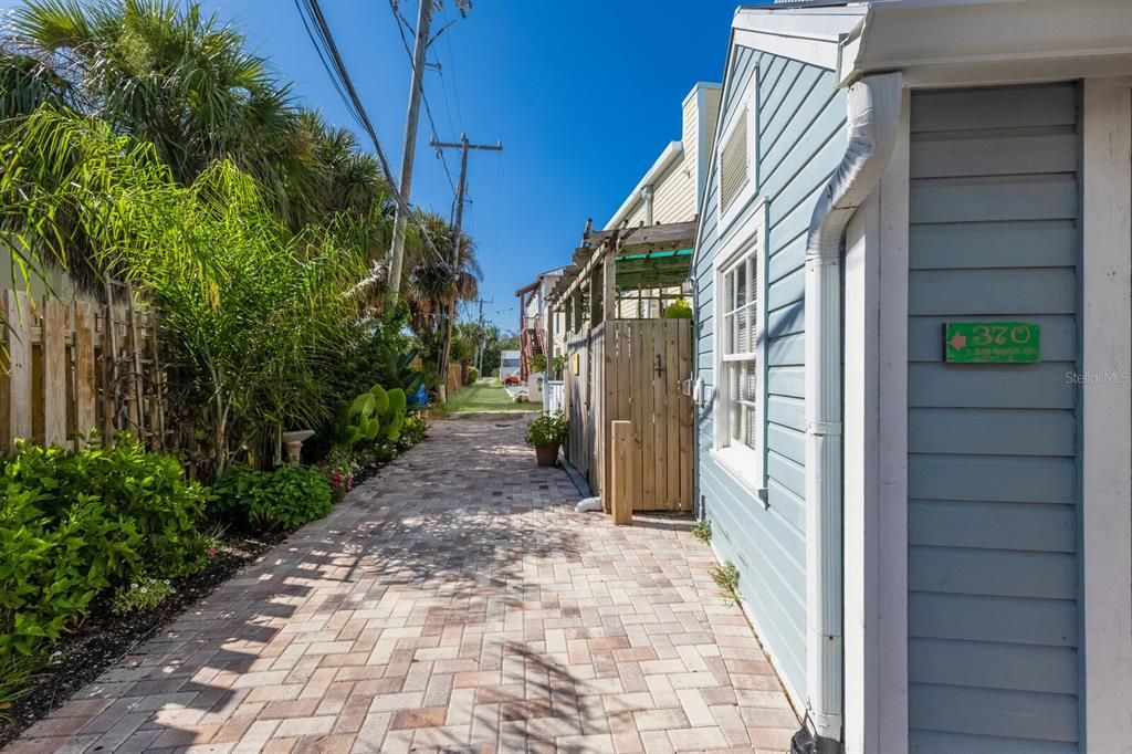 待售: $990,000 (2 贝兹, 1 浴室, 674 平方英尺)