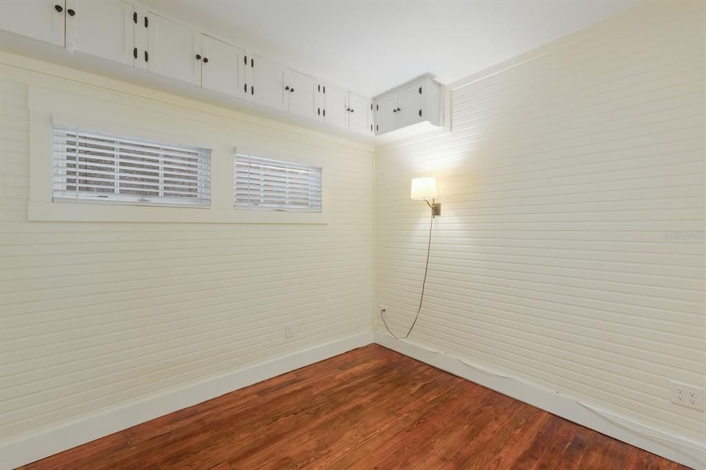 待售: $990,000 (2 贝兹, 1 浴室, 674 平方英尺)