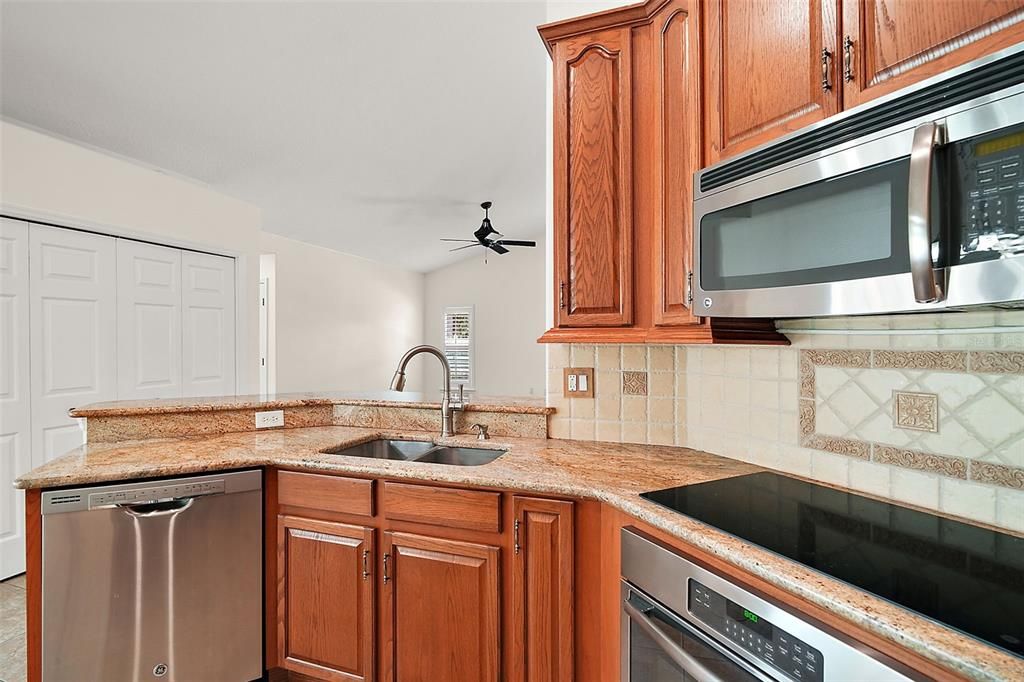 Active With Contract: $665,000 (3 beds, 2 baths, 2122 Square Feet)