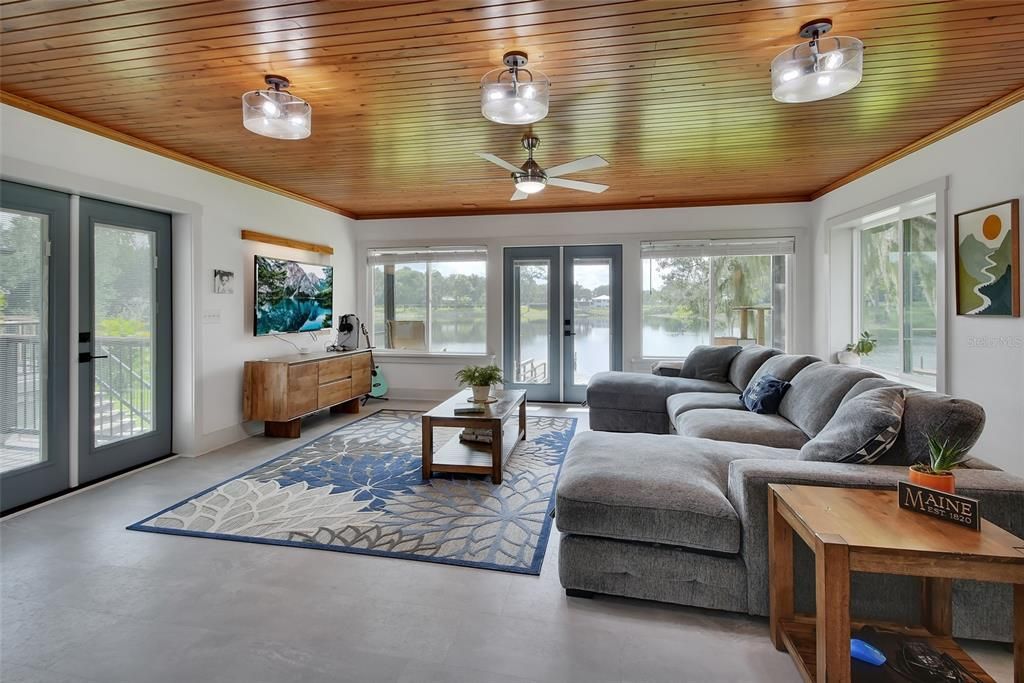 For Sale: $699,900 (3 beds, 2 baths, 3000 Square Feet)