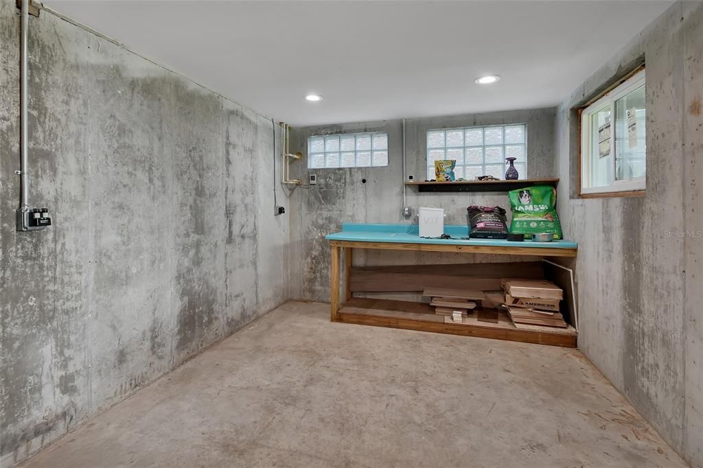 For Sale: $699,900 (3 beds, 2 baths, 3000 Square Feet)