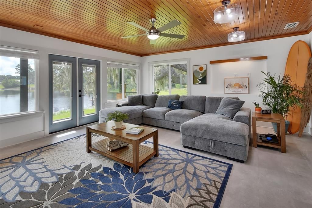 For Sale: $699,900 (3 beds, 2 baths, 3000 Square Feet)