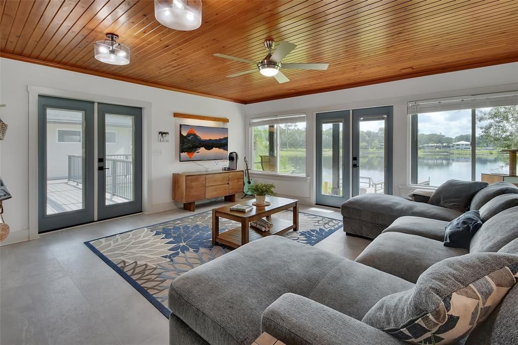 For Sale: $699,900 (3 beds, 2 baths, 3000 Square Feet)