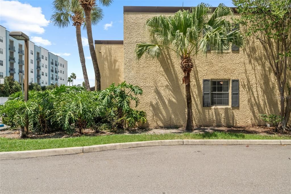 Active With Contract: $179,000 (2 beds, 1 baths, 864 Square Feet)