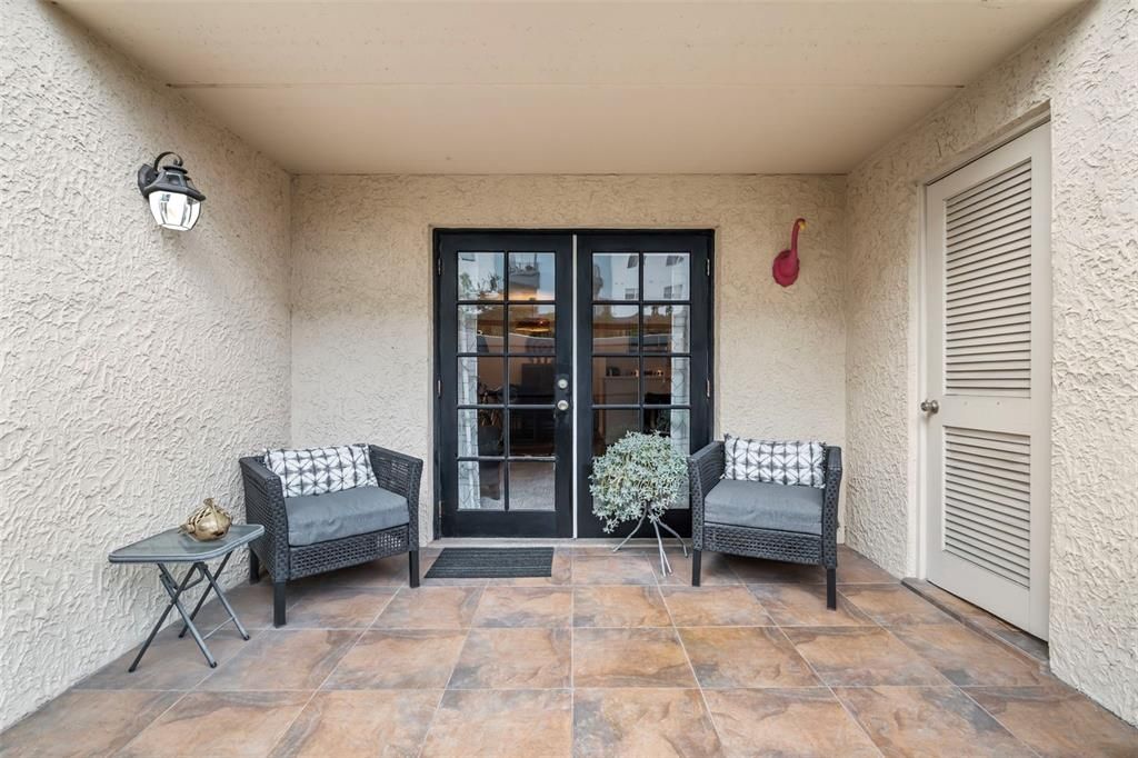 Active With Contract: $179,000 (2 beds, 1 baths, 864 Square Feet)