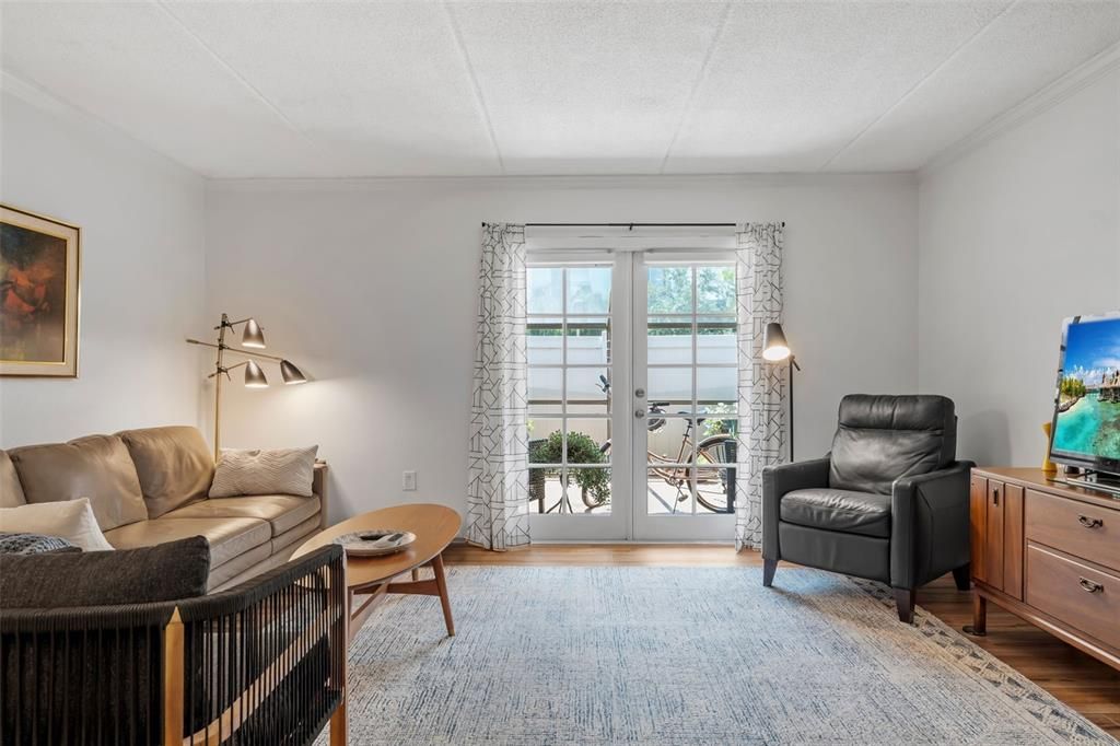 Active With Contract: $179,000 (2 beds, 1 baths, 864 Square Feet)