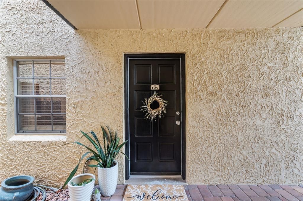 Active With Contract: $179,000 (2 beds, 1 baths, 864 Square Feet)