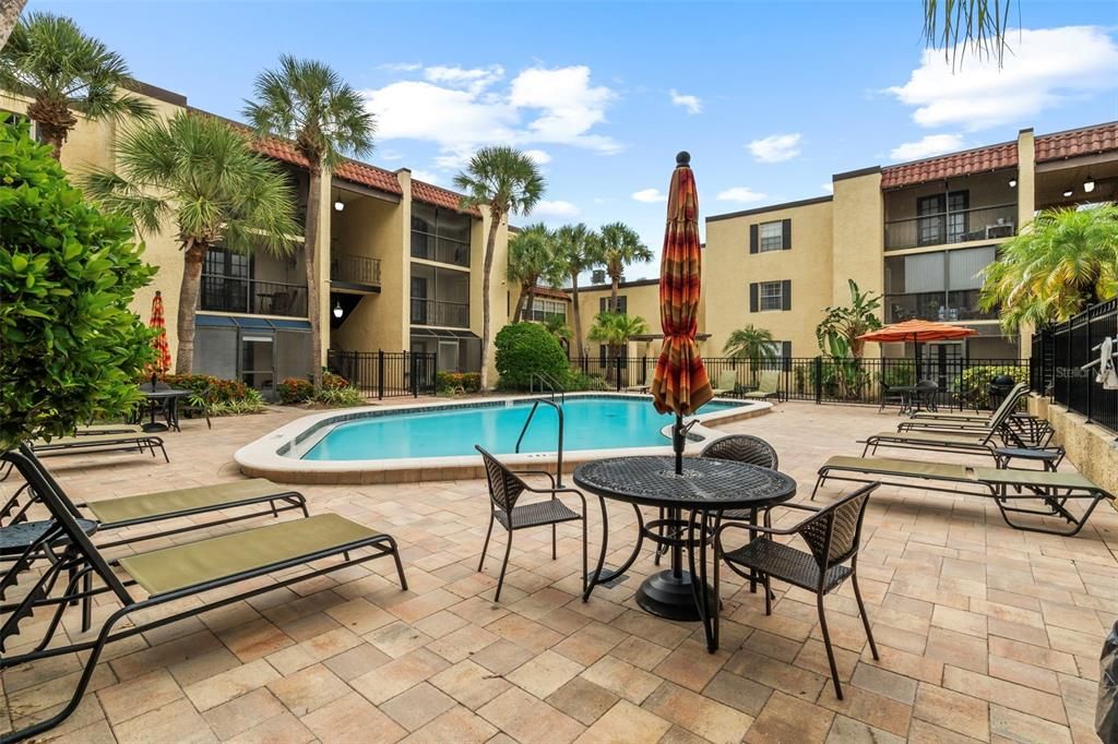 Active With Contract: $179,000 (2 beds, 1 baths, 864 Square Feet)