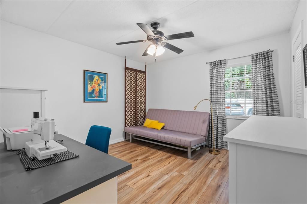 Active With Contract: $179,000 (2 beds, 1 baths, 864 Square Feet)