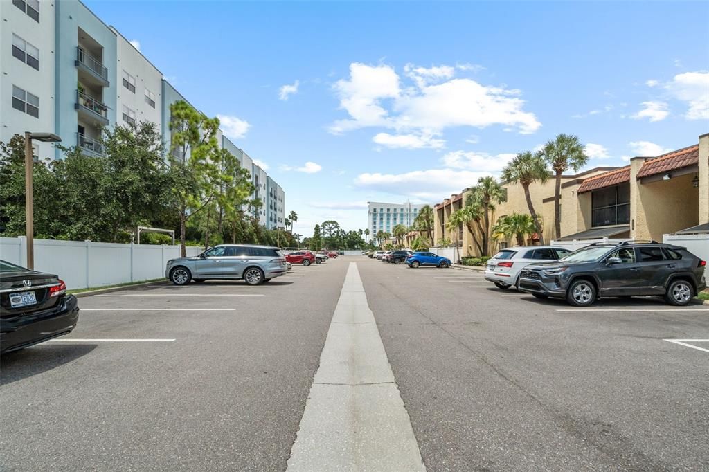 Active With Contract: $179,000 (2 beds, 1 baths, 864 Square Feet)