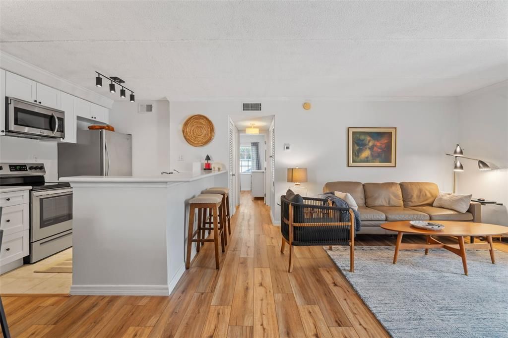 Active With Contract: $179,000 (2 beds, 1 baths, 864 Square Feet)