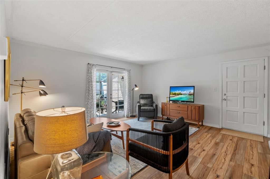 Active With Contract: $179,000 (2 beds, 1 baths, 864 Square Feet)