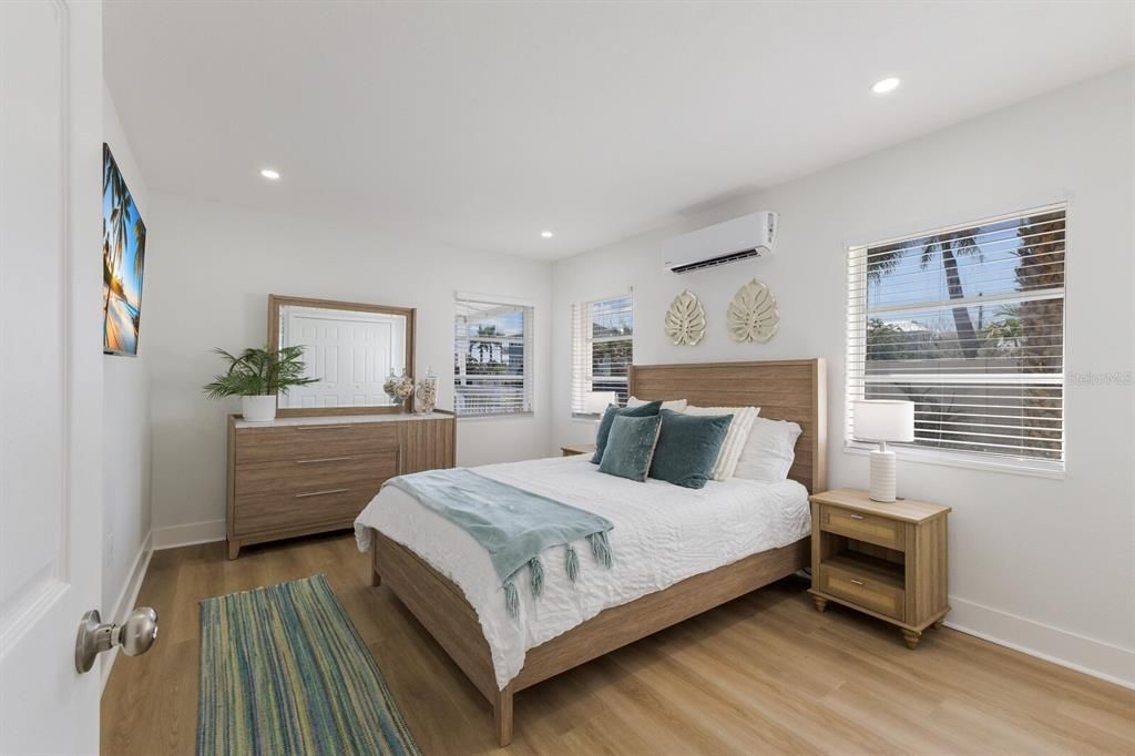 Activo con contrato: $1,349,000 (3 camas, 3 baños, 2145 Pies cuadrados)