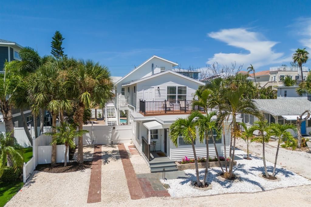 Activo con contrato: $1,349,000 (3 camas, 3 baños, 2145 Pies cuadrados)