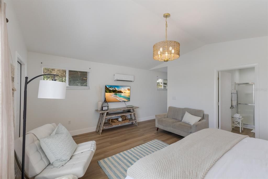 Activo con contrato: $1,349,000 (3 camas, 3 baños, 2145 Pies cuadrados)