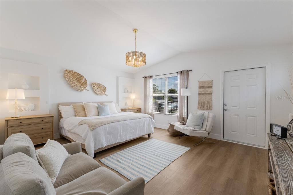 Activo con contrato: $1,349,000 (3 camas, 3 baños, 2145 Pies cuadrados)