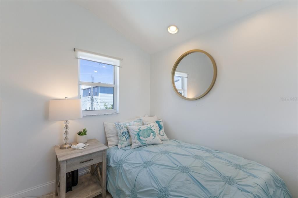 Activo con contrato: $1,349,000 (3 camas, 3 baños, 2145 Pies cuadrados)