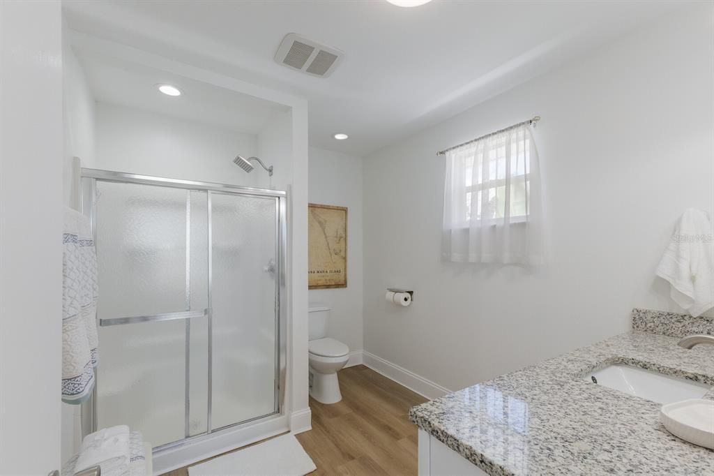 Activo con contrato: $1,349,000 (3 camas, 3 baños, 2145 Pies cuadrados)