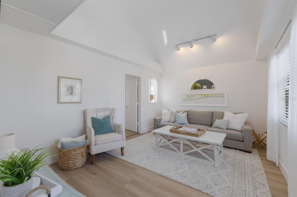 Activo con contrato: $1,349,000 (3 camas, 3 baños, 2145 Pies cuadrados)