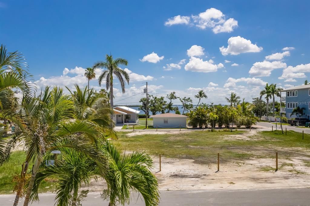 Activo con contrato: $1,349,000 (3 camas, 3 baños, 2145 Pies cuadrados)