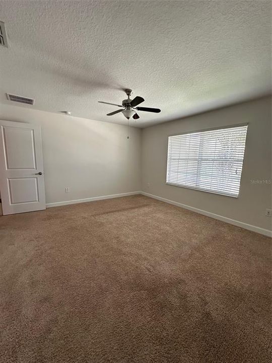 En Venta: $499,000 (4 camas, 3 baños, 1914 Pies cuadrados)