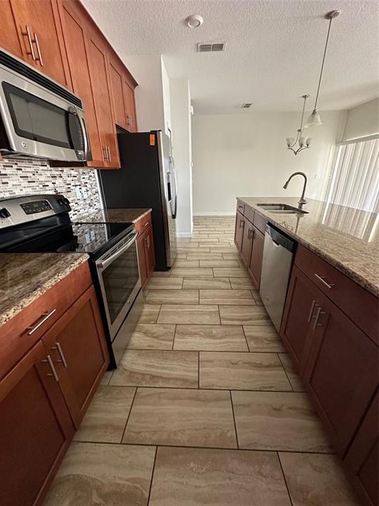 En Venta: $499,000 (4 camas, 3 baños, 1914 Pies cuadrados)