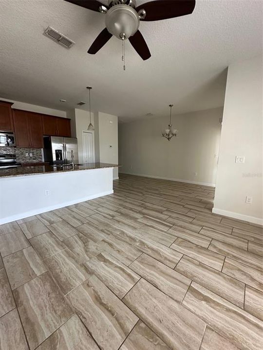 En Venta: $499,000 (4 camas, 3 baños, 1914 Pies cuadrados)