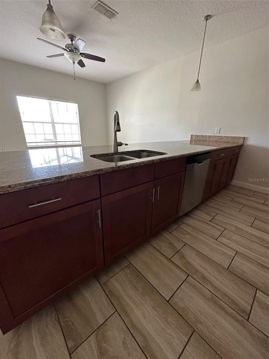 En Venta: $499,000 (4 camas, 3 baños, 1914 Pies cuadrados)