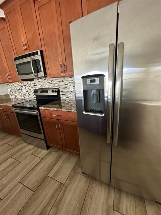 En Venta: $499,000 (4 camas, 3 baños, 1914 Pies cuadrados)