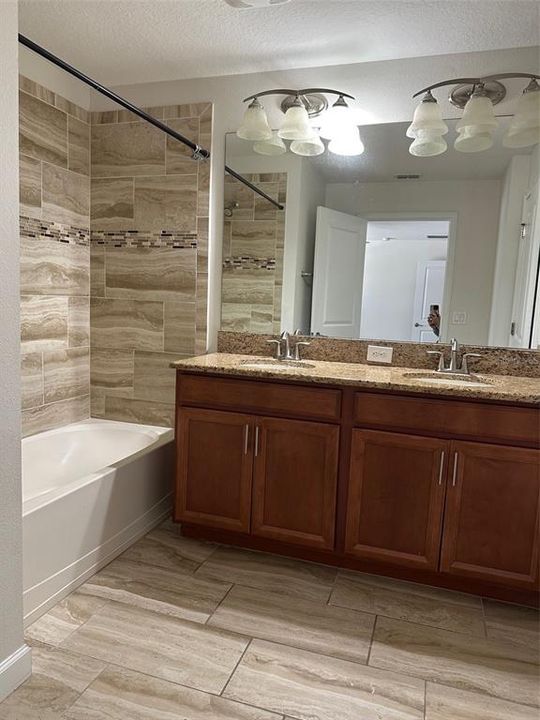 En Venta: $499,000 (4 camas, 3 baños, 1914 Pies cuadrados)