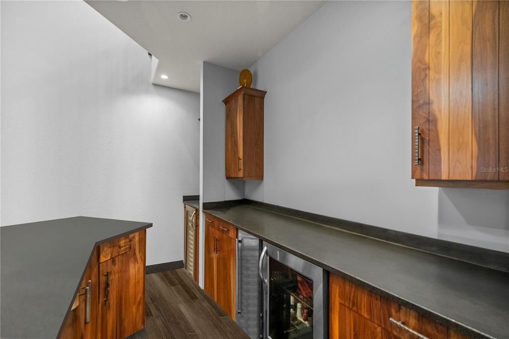 待售: $2,000,000 (4 贝兹, 3 浴室, 5825 平方英尺)