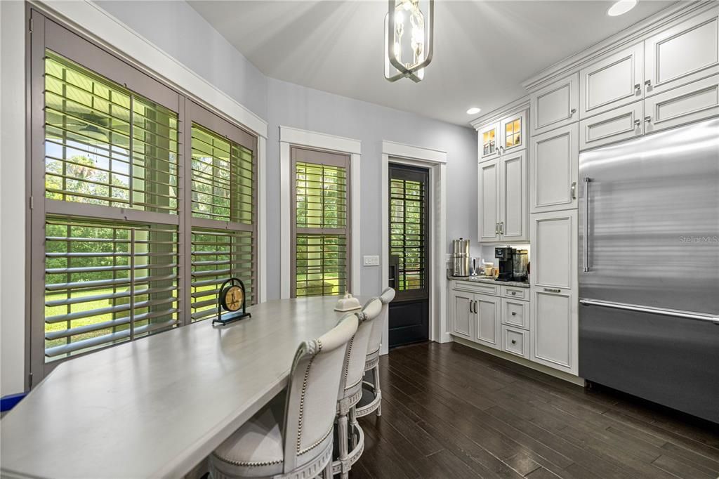 待售: $2,000,000 (4 贝兹, 3 浴室, 5825 平方英尺)